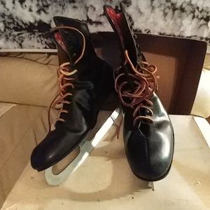 LIKE NEW-VINTAGE Ladie Canadian Zephyr Ice Skates